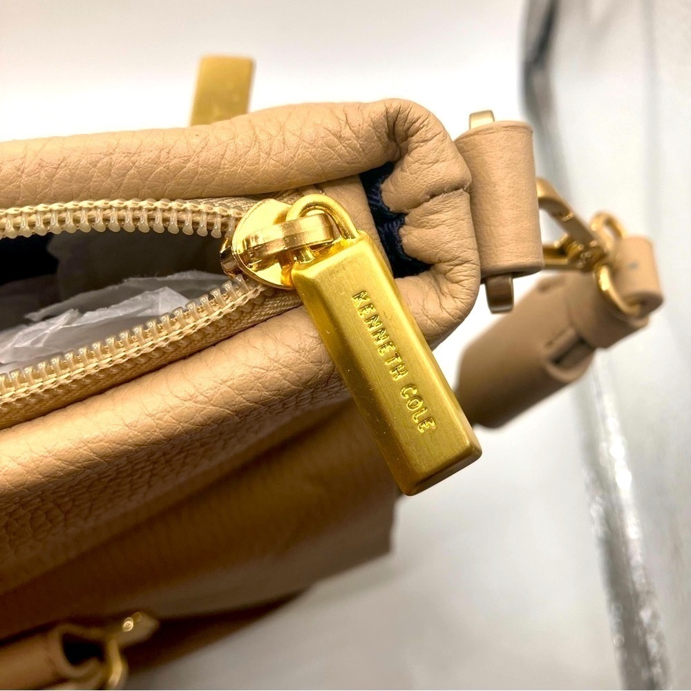 NWOT Kenneth Cole New York Crosby Leather Crossbody Beige Designer Crossbody Bag - Picture 8 of 9